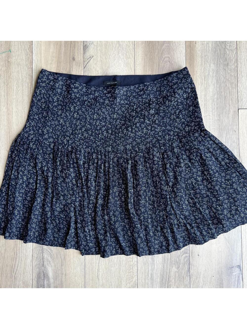 Ann Taylor navy floral pleated mini skirt Size 14 NWT